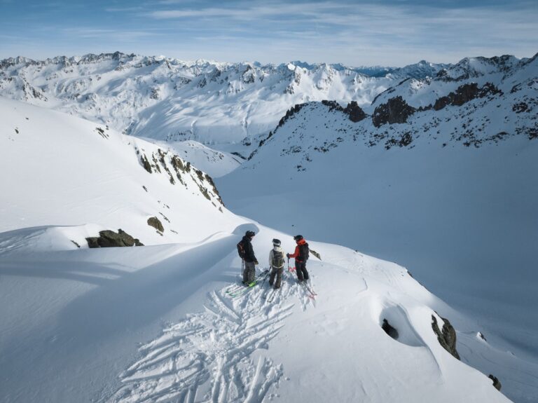 Luftaufnahme der Winterlandschaft bei Andermatt