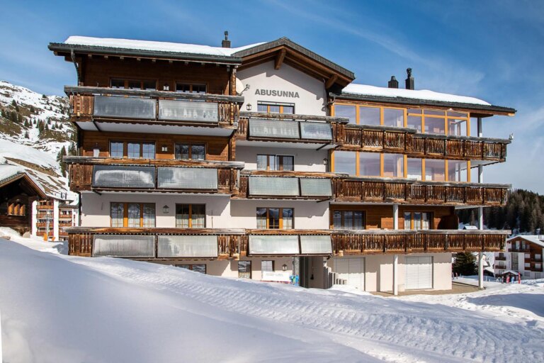 Außenansicht der Unterkunft Abusunna im Winter