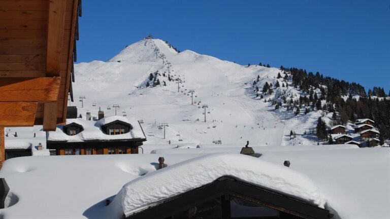 Aussicht auf die Skipiste im Winter