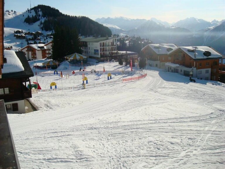 Balkonblick auf die Skipiste