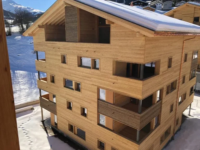 Winteransicht des Catrina Resort in Disentis