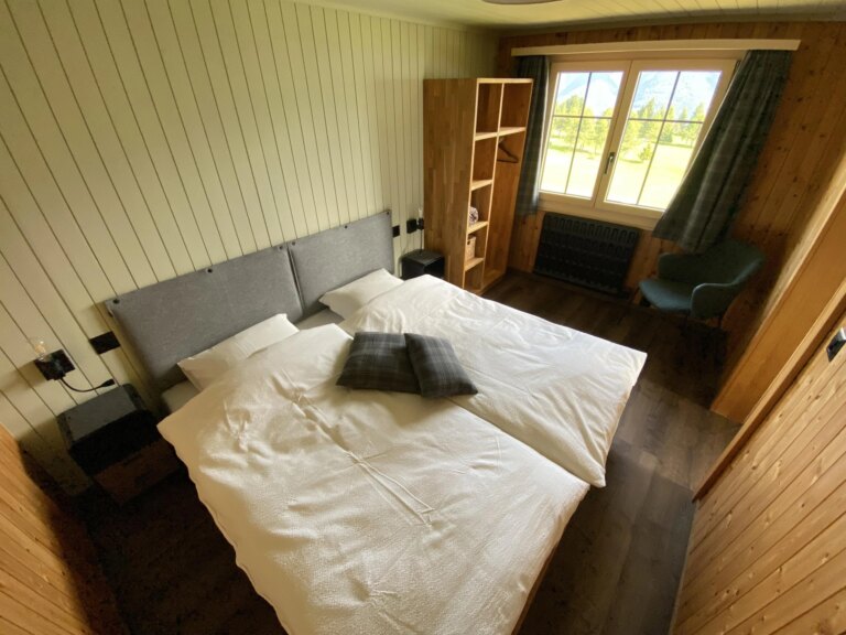 Elternzimmer mit Doppelbett