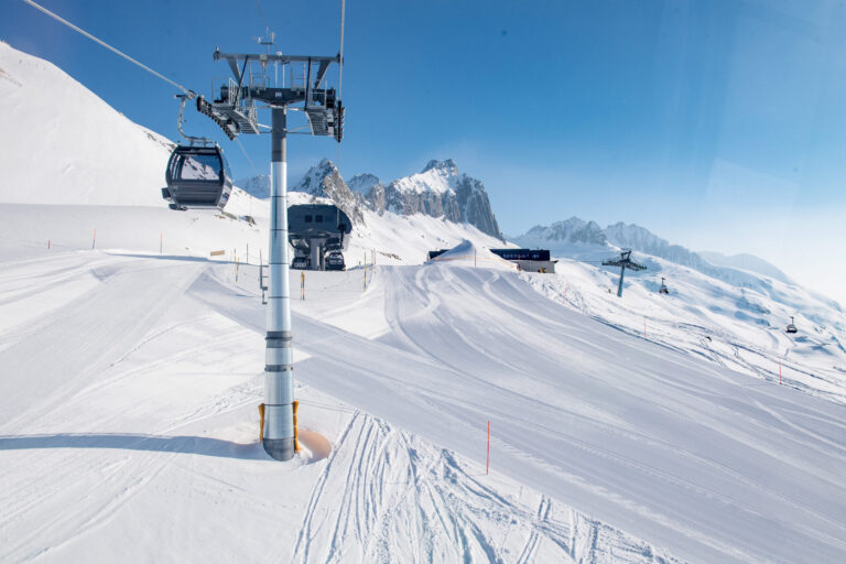 Gütsch Express Bahn im Winter