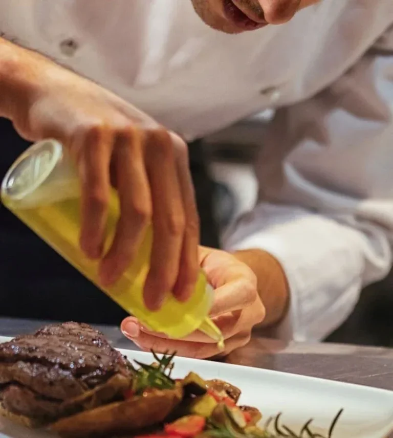 Restaurantbereich im Hotel Grifone