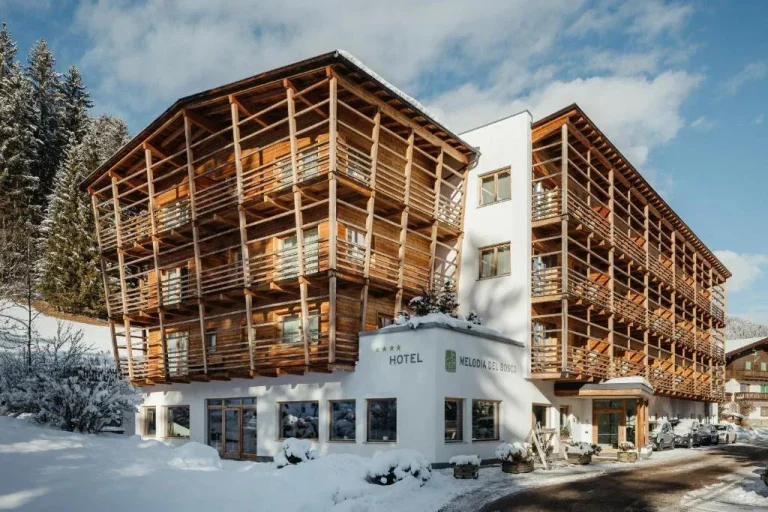 Außenansicht des Hotel Melodia del Bosco