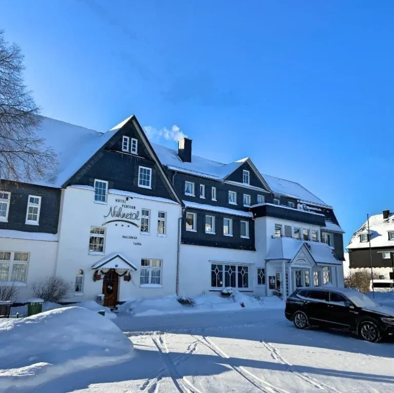 Außenbereich des Hotel Nuhnetal