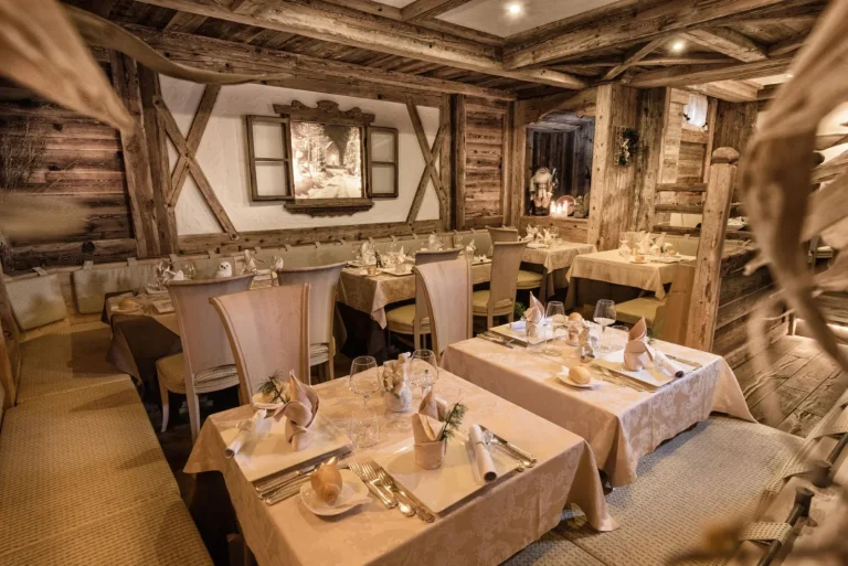 Restaurantbereich im Sport Hotel Romantic Plaza