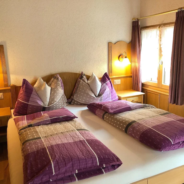 Zimmer im Hotel Alpina in Leukerbad