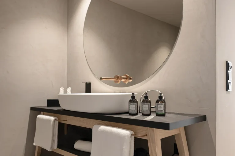 Schlafzimmer der Familiensuite in den Amrai Suites