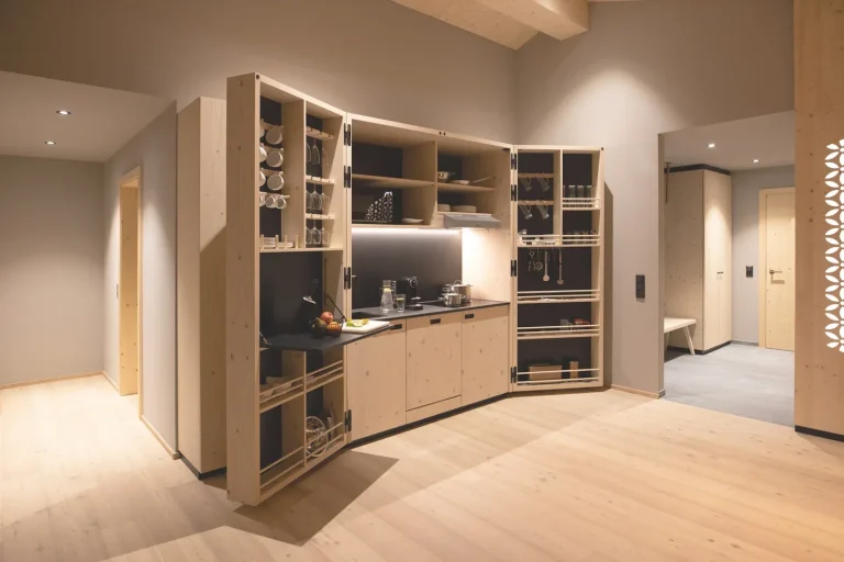 Wohnraum der Familiensuite in den Amrai Suites