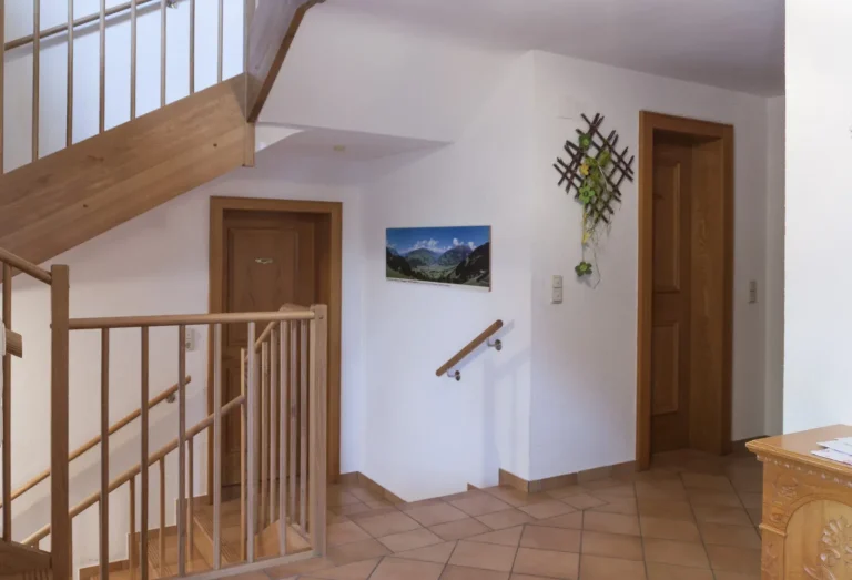 Treppenaufgang in den Eckis Appartements