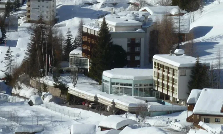 Winterliche Ansicht des Hotel Regina Terme