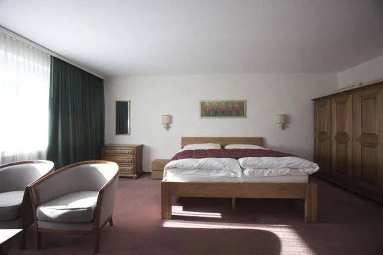 Weiteres Doppelzimmer mit Balkon im Hotel Regina Terme