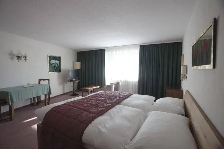 Doppelzimmer mit Balkon im Hotel Regina Terme