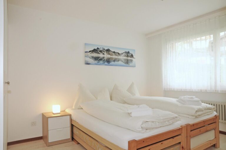 Schlafzimmer mit Doppelbett