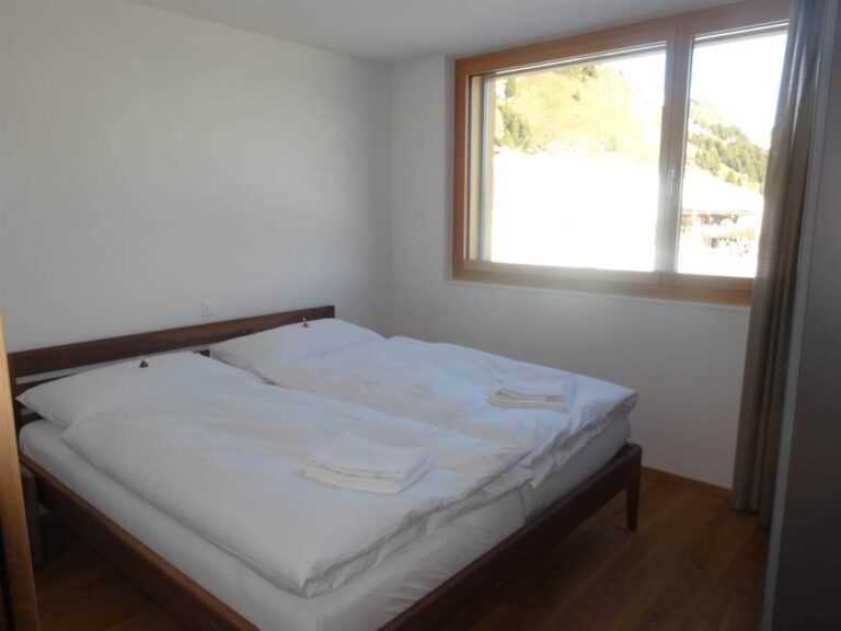 Schlafzimmer mit Doppelbett