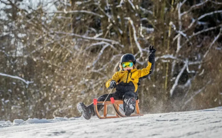 Winterspaß beim Rodeln in Winterberg