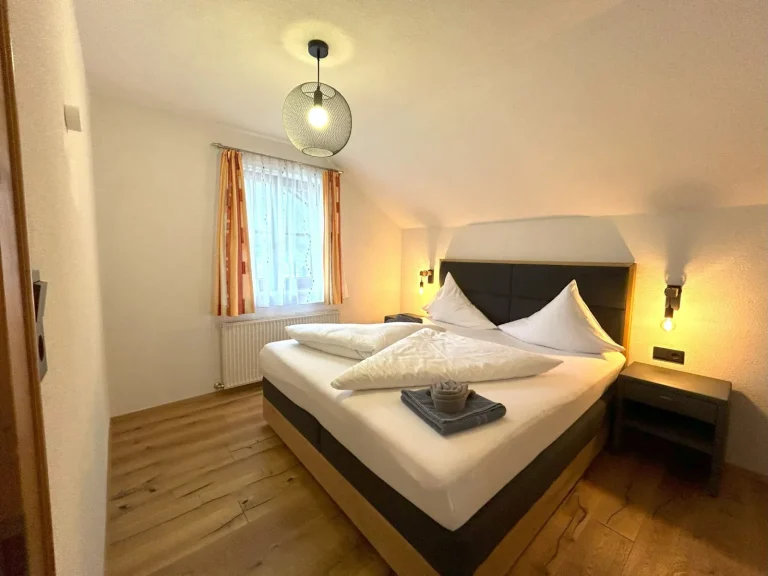Zweites Schlafzimmer im Appartementhaus Sonnenstein