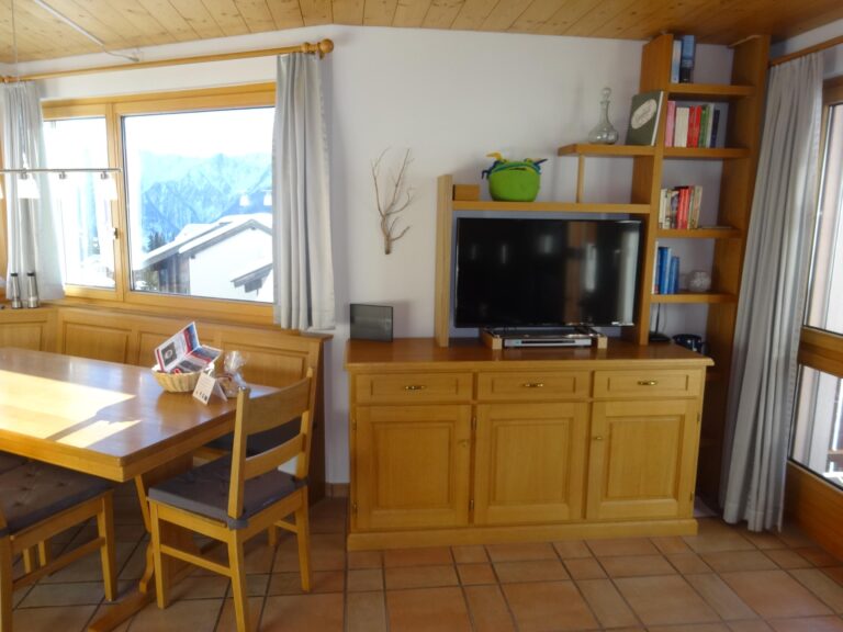 Wohnzimmer mit Bergblick