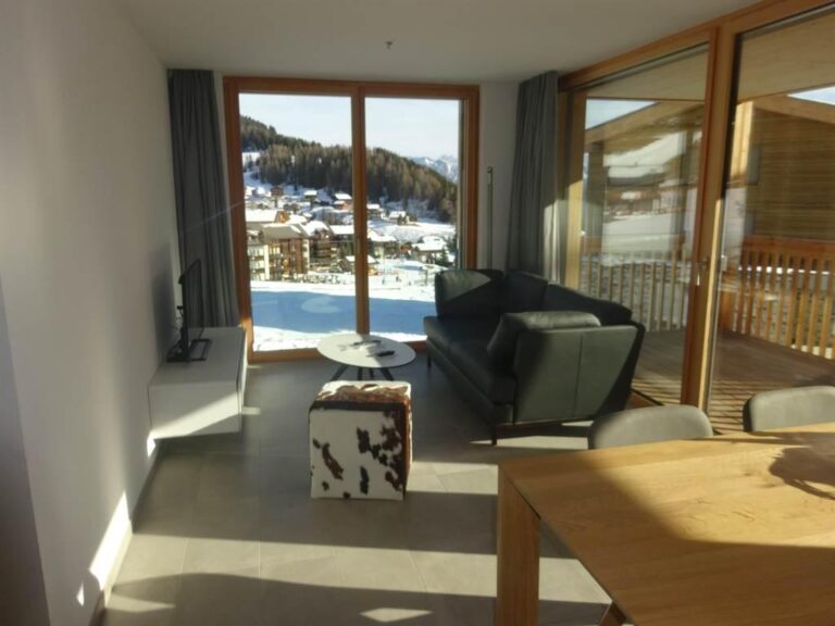 Wohnzimmer mit Sofa