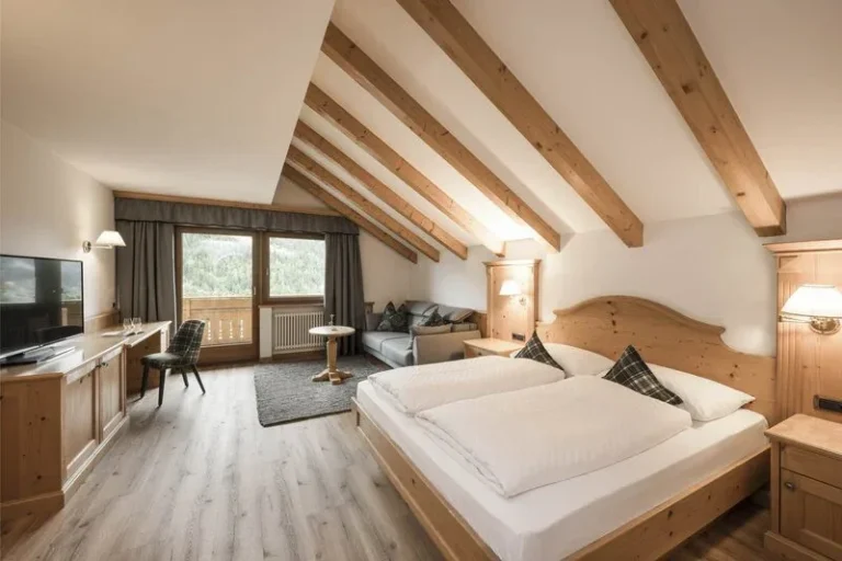 Blick auf die Dolomiten vom Hotel Onach