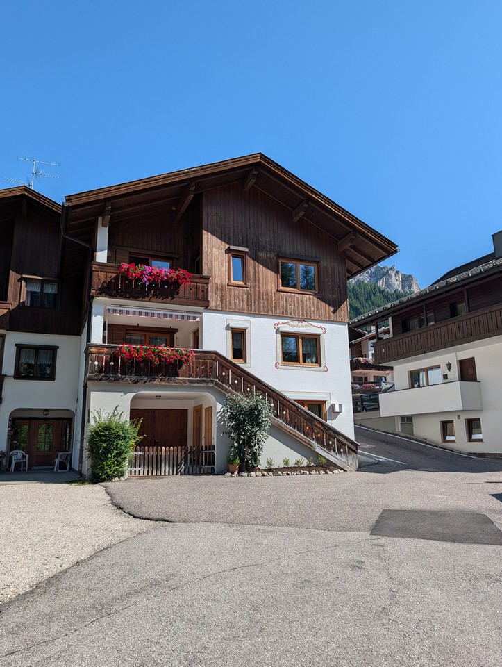 Außenansicht im Sommer