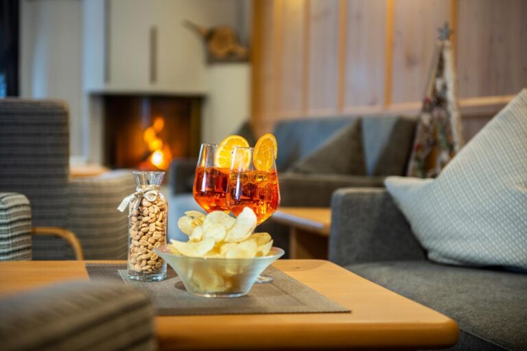 Gemütliche Kaminlounge