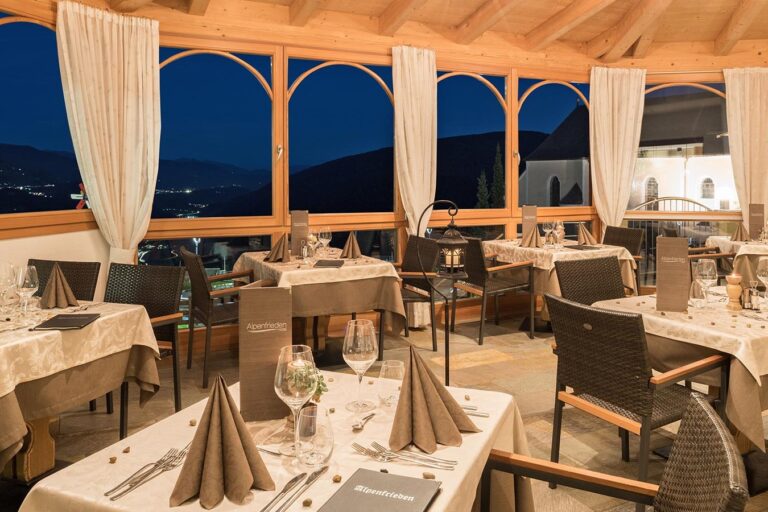 Restaurant in Abendstimmung