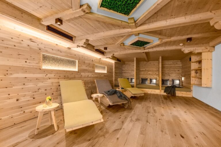 Loungebereich im Wellnessbereich