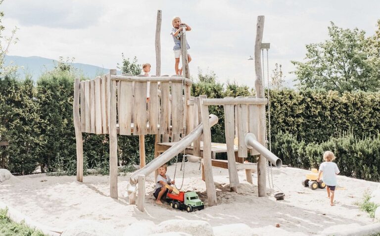 Kinderspielplatz im Garten