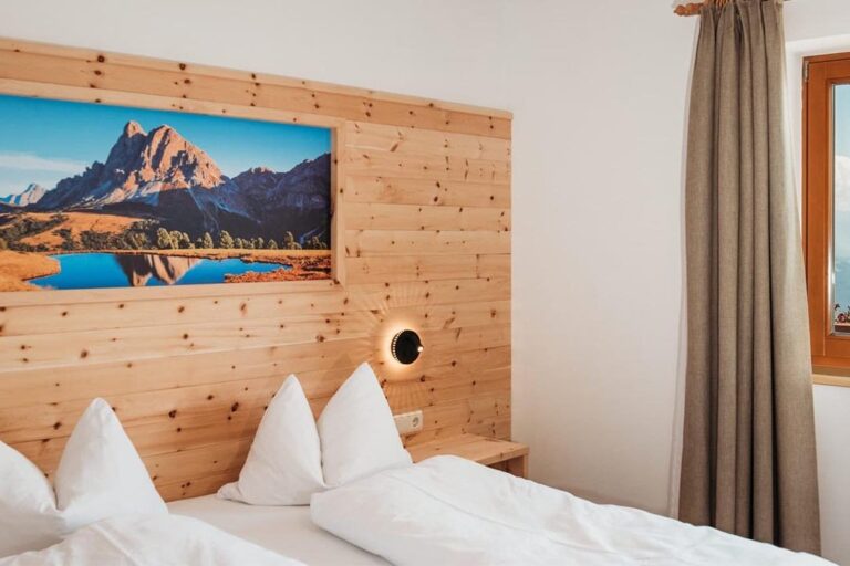 Schlafzimmer mit Bergblick
