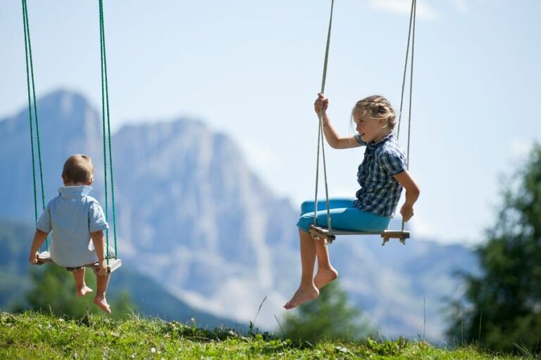Familie im Garten im Sommer