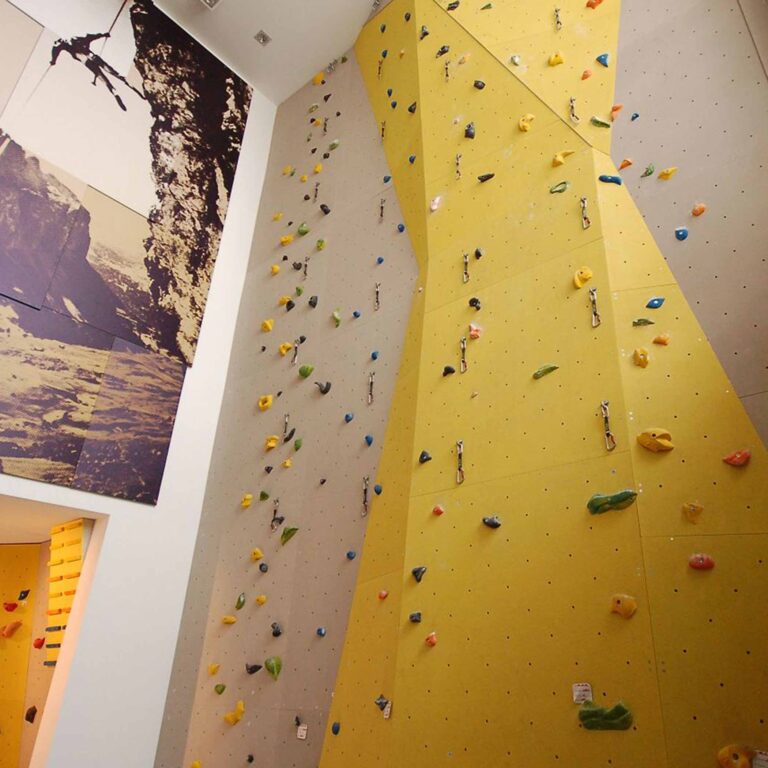 Kletterwand im Innenbereich