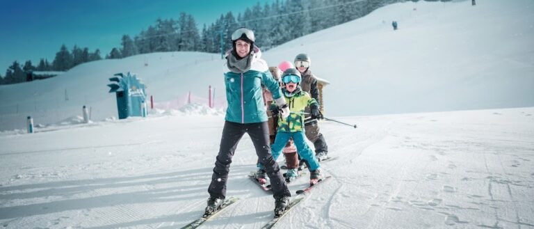 Winterpanorama der Skiregion Grächen im Wallis