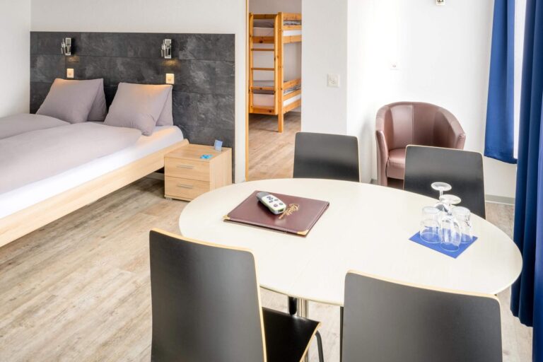 Familienzimmer im Hotel Alpha mit Etagenbett