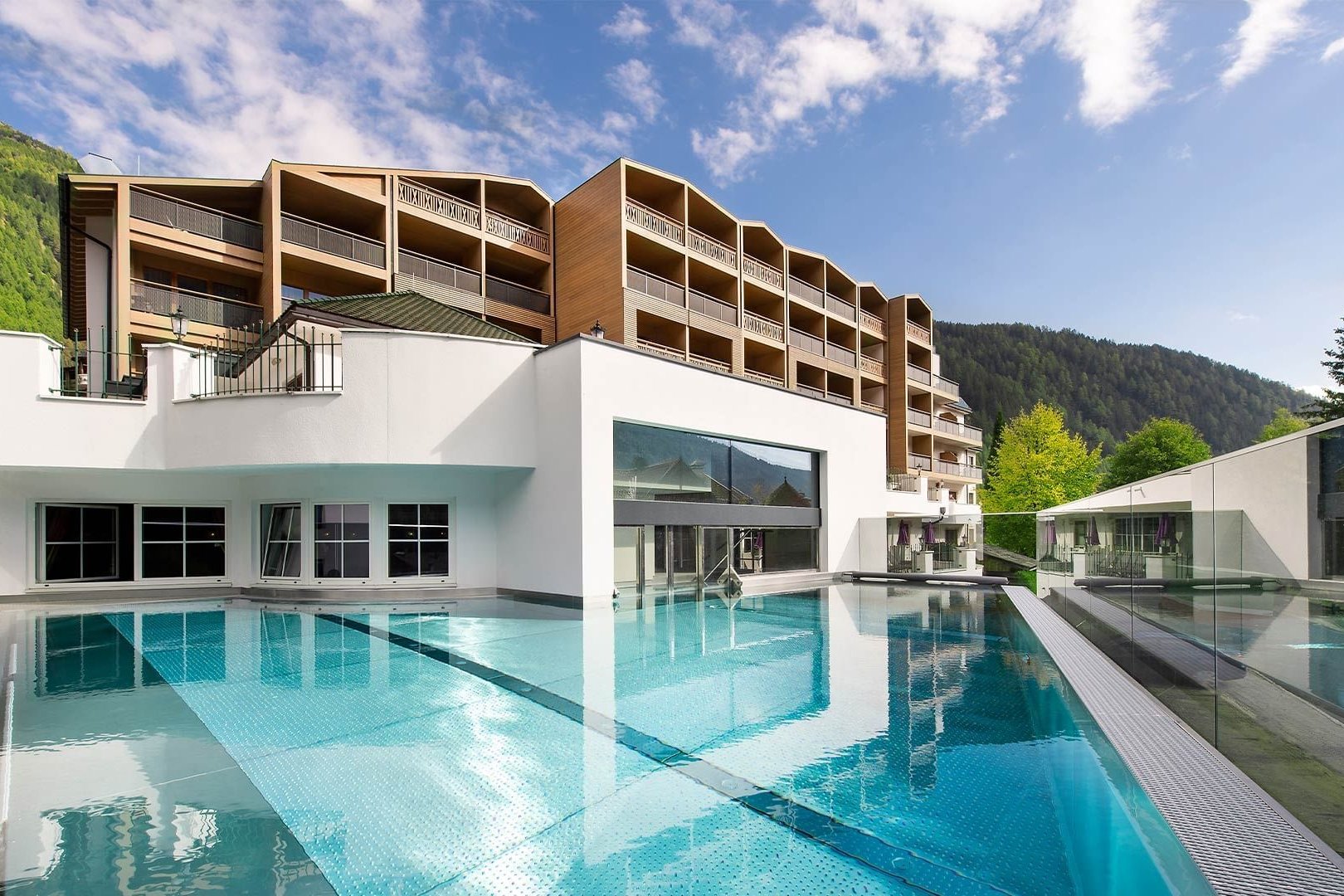 Außenansicht im Sommer, Falkensteiner Hotel Falkensteinerhof