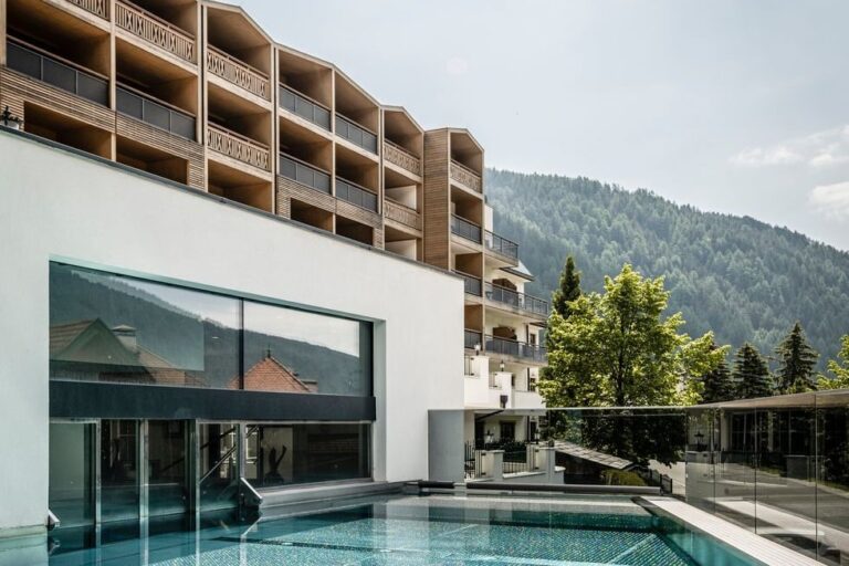 Poolbereich außen, Falkensteiner Hotel Falkensteinerhof