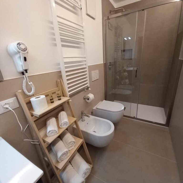 Modernes Badezimmer