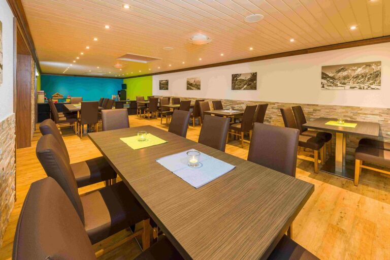 Frühstücksraum mit Lounge im Haus Lunic