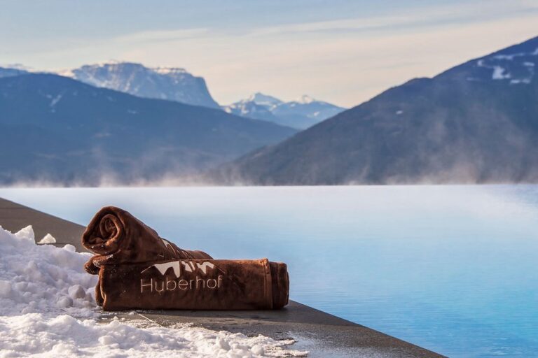 Infinitypool im Winter, Panoramahotel Huberhof