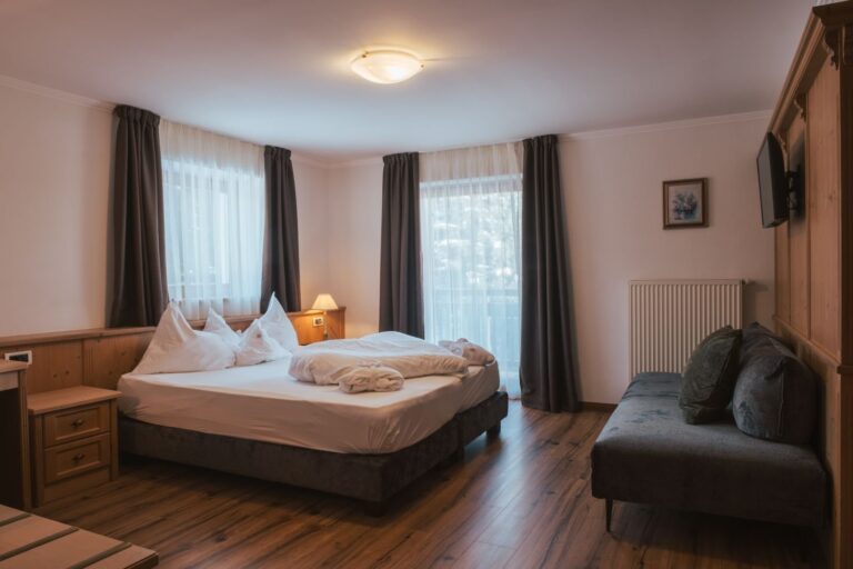Zimmer mit Doppelbett, Parkhotel Holzerhof