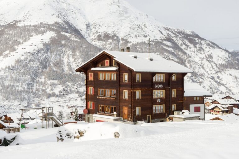 Chalet Schwalbennest in Grächen im Winter